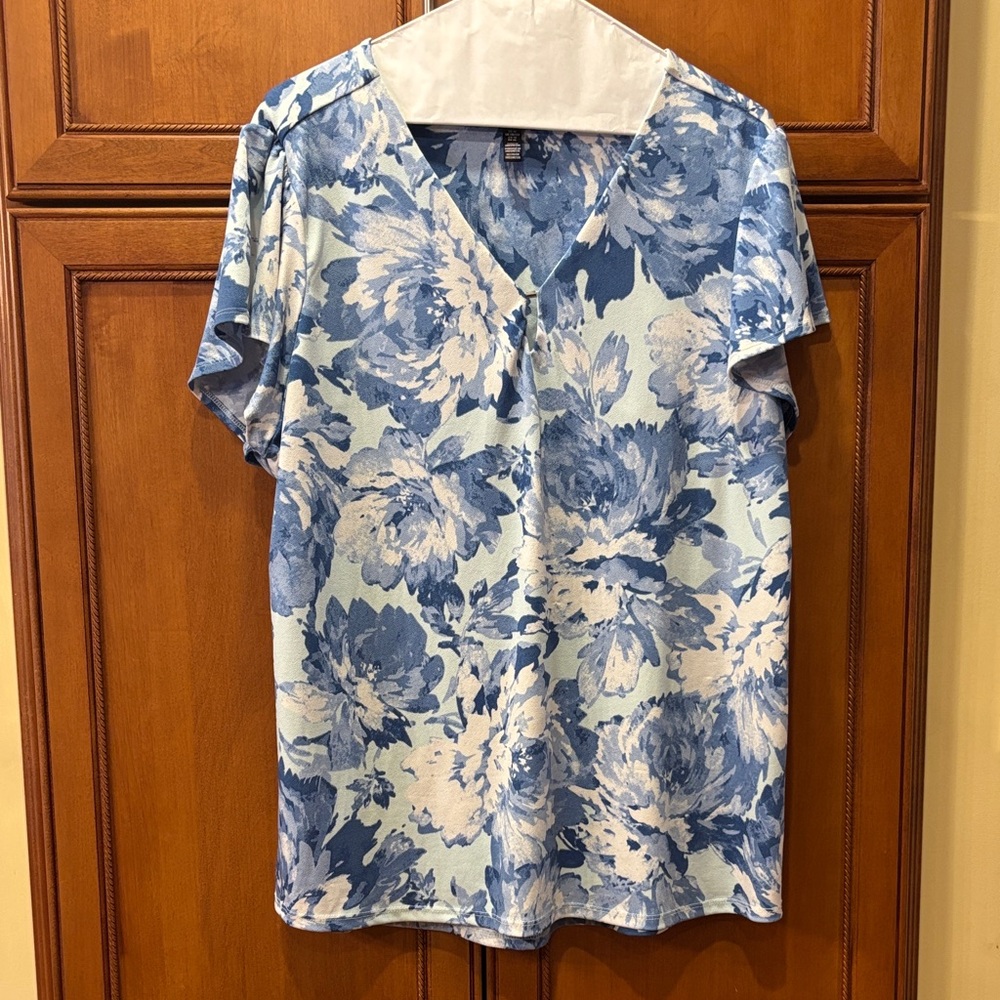 Jones New York Light Blue Floral Top